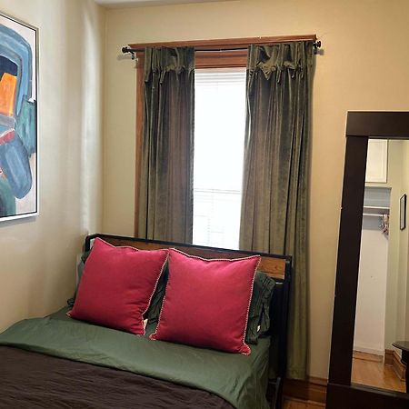 Green Room In Dorothys Bnb Chicago Exterior foto